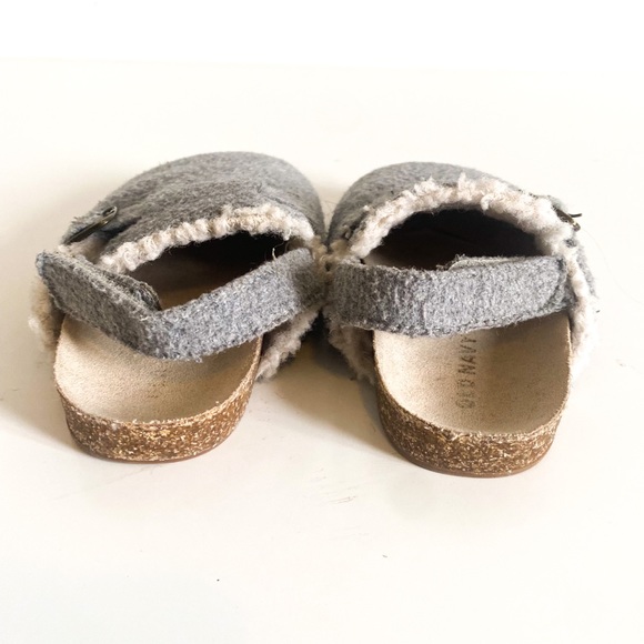 Old Navy Toddler Clog Shoes - Picture 3 of 4